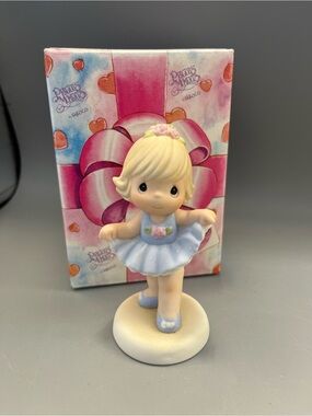 2000 Precious Moments Figurine Tuesday Child is Full Of Grace #692093 NOB